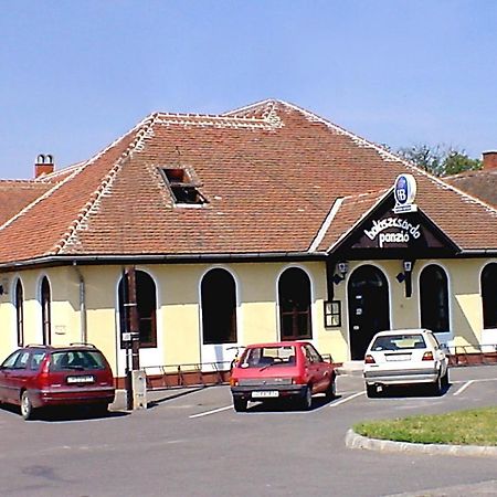 Halaszcsarda-Panzio Hotel Kormend Exterior photo