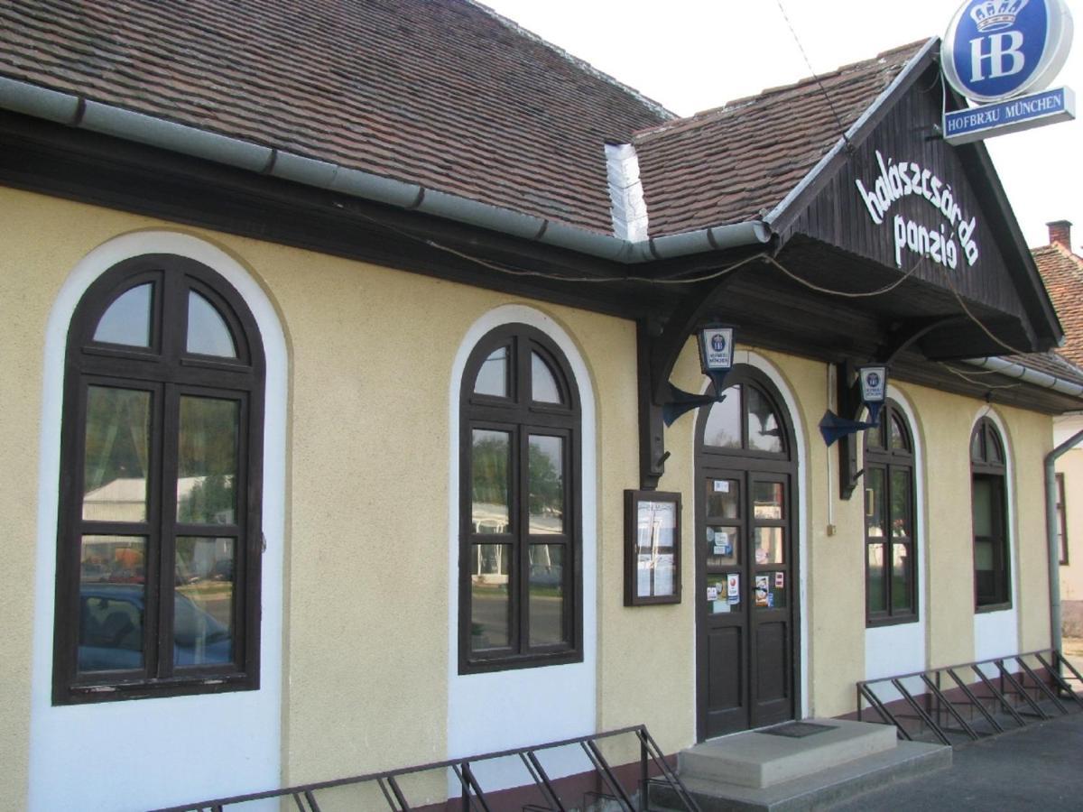 Halaszcsarda-Panzio Hotel Kormend Exterior photo