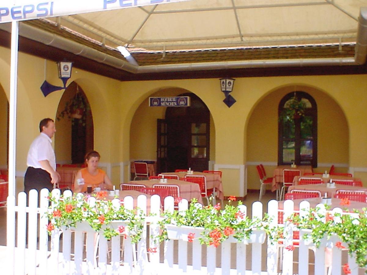 Halaszcsarda-Panzio Hotel Kormend Exterior photo